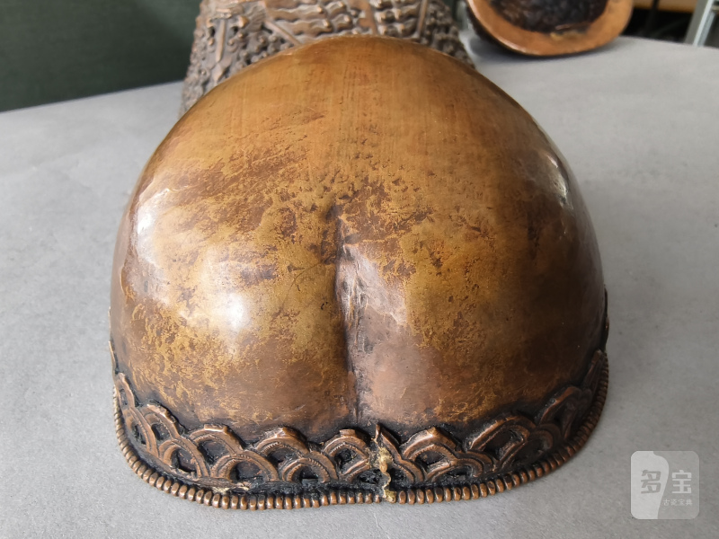 A COPPER EMBOSSED KAPALA WITH COVER ON STAND - 图9
